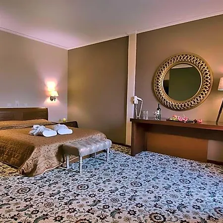 Alexandros Hotel Drama